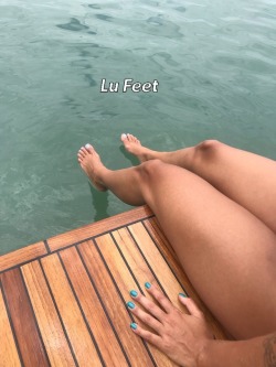 ourlubarrosfeet:  Boat with friends!!!! 👣🥂☀️