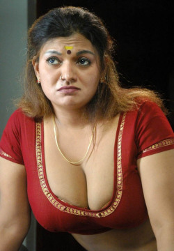 Desi-Desire:  Nice Big Milf Aunty Tits