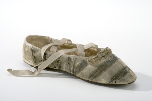 Lady&rsquo;s shoes, Sweden 1817