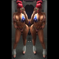 stripper-locker-room:  5starjazziii  She fine as fuck..!