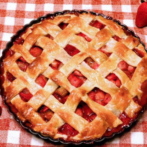 dessertgallery: Strawberry Rhubarb Pie-Your source of sweet inspirations! || GET AWESOME DESSERT MER