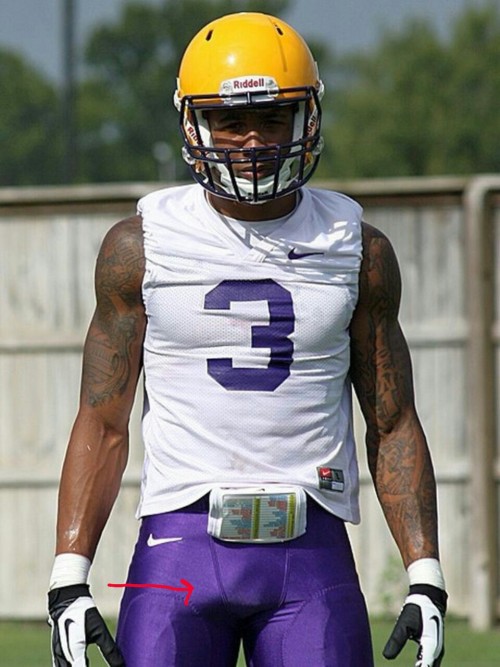 malecelebrityzone: lamarworld: *requested* (PART 1 of 2) NFL player Odell Beckham Jr ass & bulge