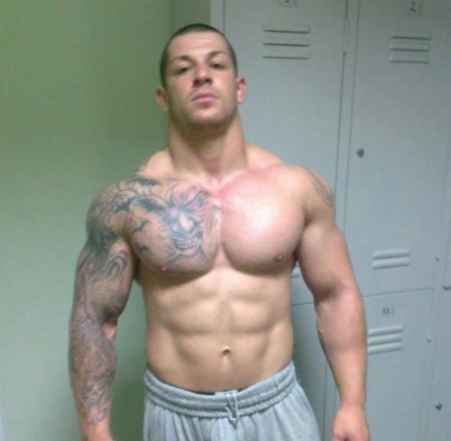tshtrainer:  I Would Serve Him Well!www.tshtrainer.tumblr.com