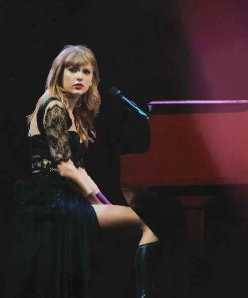 catchingswift:  I think for me, when I sit down on the piano, or I grab my guitar in the middle of the night to write a song, the main point, the main goal I’m trying to accomplish is to write exactly how I’m feeling at the exact time I’m feeling