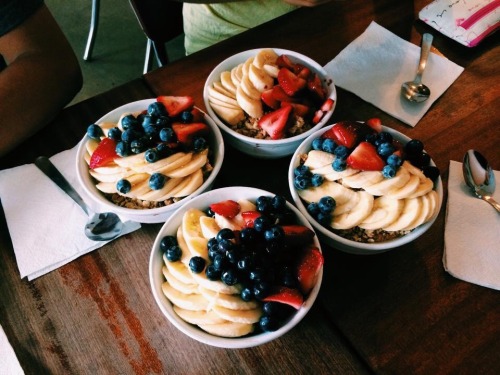 niccoolleeyy:  Best food around the island.  1. Haleiwa Bowls 2. Kahuku Grill 3. Kahuku Farms 4. Waihole Poi Factory 5. Bob’s Pizza 6. Pa’ina Cafe 7. Bubbies 8. Bogarts