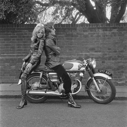 Britt Ekland, Patrick Lichfield / photo by Terry O'Neill, 1970.With a Honda CB 450, which, based on 