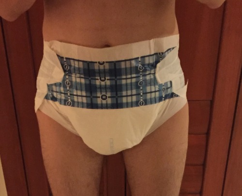 bedwetternl:  Went to Asia, Thailand to be specific, and bought a pack of Certainty Adult Diapers because i ran out of my own diapers. Very rare in Europe and the U.S.   Below my findings:   They are cheap!   They look good!   All plastic backed and tape