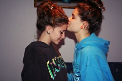 lovel-ylesbian:  ♡