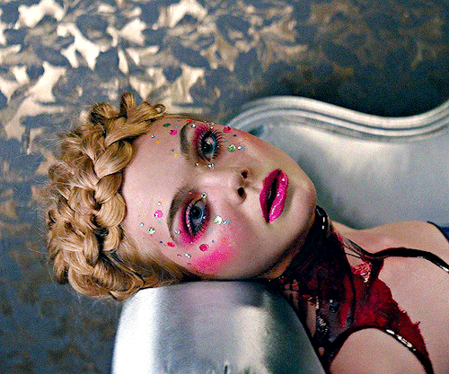 magnusedom:  You know what my mother used to call me? Dangerous. “You’re a dangerous girl”. She was right. I am dangerous.  THE NEON DEMON (2016) dir. Nicolas Winding Refn