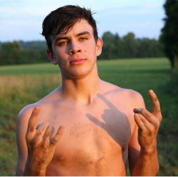 boytrappedinthcloset:  Hayes Grier 