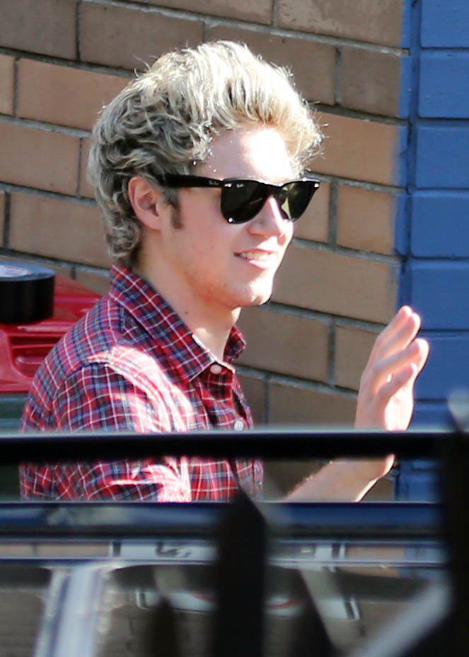 direct-news: Outside the stadium in Australia - 6/2/15