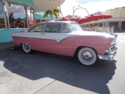 tfootielover:  rockabillylovin:  Can I have you? 😍  not my color but a classic ford i think 56 victoria ..i love cars *sighs* 