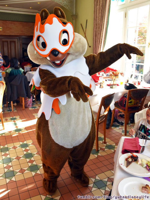 Character Dining Halloween in Disneyland Paris.Where is Mickey Mouse and pluto??? Loland&hellip; Won