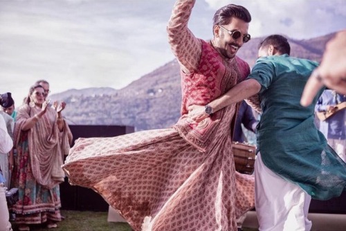 Ranveer Singh &amp; Deepika Padukone | Lake Como, Italy    ↳ Mehendi &amp; Sangeet. 