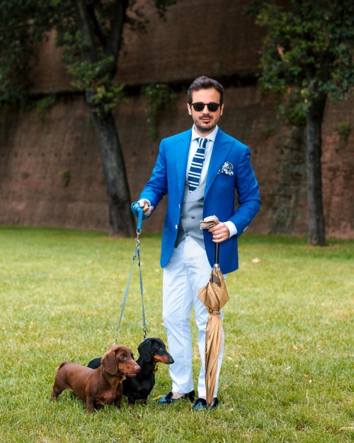 Dandies, gentlemen and characters at Pitti Uomo 88. Shot for D2 Magazine.