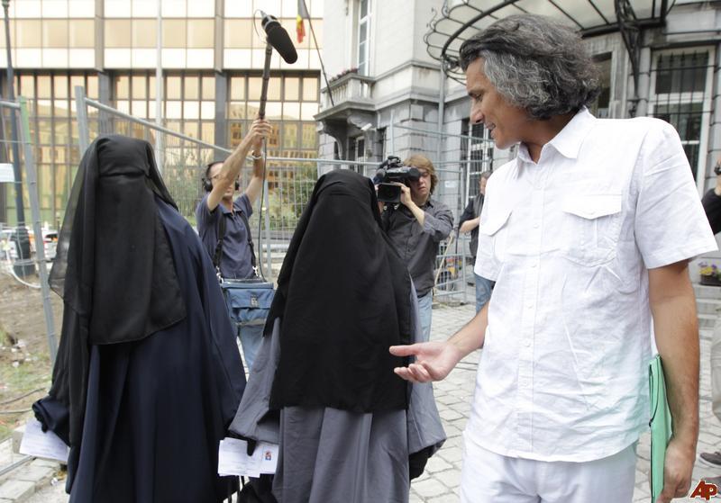 eibmorb:  inspiredmuslimah:  The man in the picture is Rachid Nekkaz, a French-Algerian
