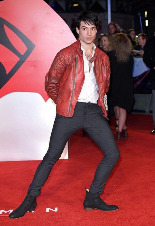 manculture:Ezra MillerGive em the ol razzle dazzle