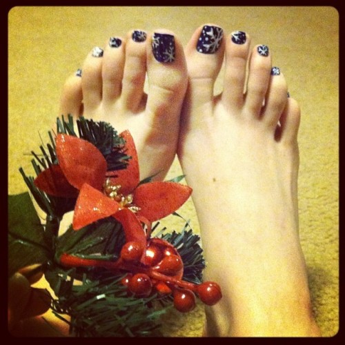 Going to keep spamming, hope you don’t mind :) #snowflaketoes