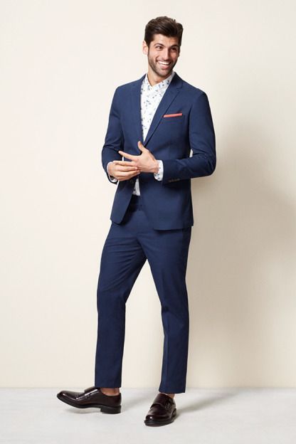 Grooms in navy suits. Always.Visit vsb for more groom inspiration!