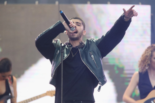 zaytanmaliks: Zayn performs on stage during 102.7 KIIS FM’s 2016 Wango Tango at StubHub Center