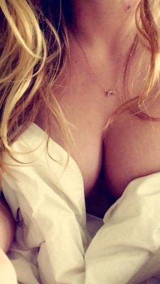 confused-camillian:  Classy boob picture because I can and it makes me happy!  :)  it make me happy too ! wow ! 