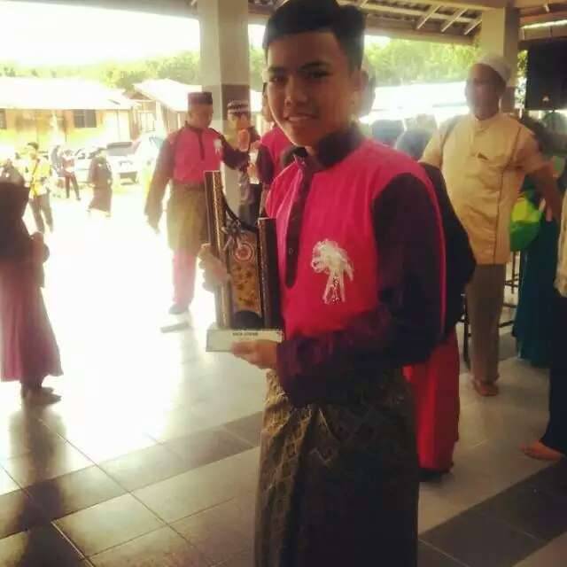 shauzan2:  nakaljb:  Adik angkat kedah . Batang memang Wowww! Nak tengok video dia