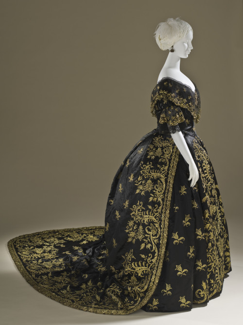 lookingbackatfashionhistory:• Woman’s Dress and Train.Place of origin: PortugalDate: ca. 1845