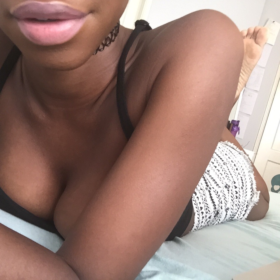 thehalophoenix:Lips &amp; Tits