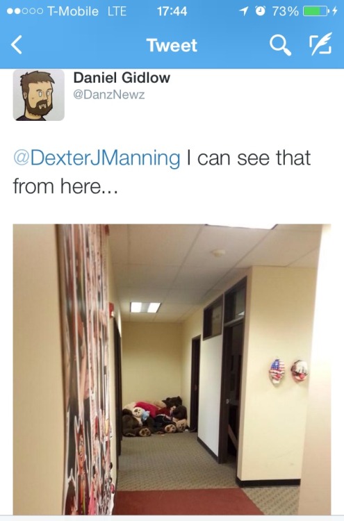 eightbithero64:  This is the kind of office I want to work at and people I want to work with.