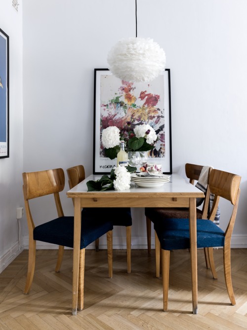gravityhome:Small Scandinavian apartmentFollow Gravity Home: Blog - Instagram - Pinterest - Bloglovi