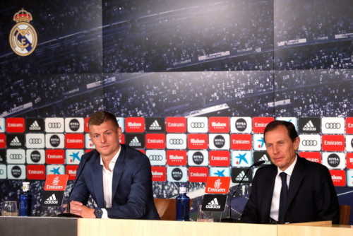  Toni Kroos addresses a press conference to announce the renewal of his contract with Real Madrid in