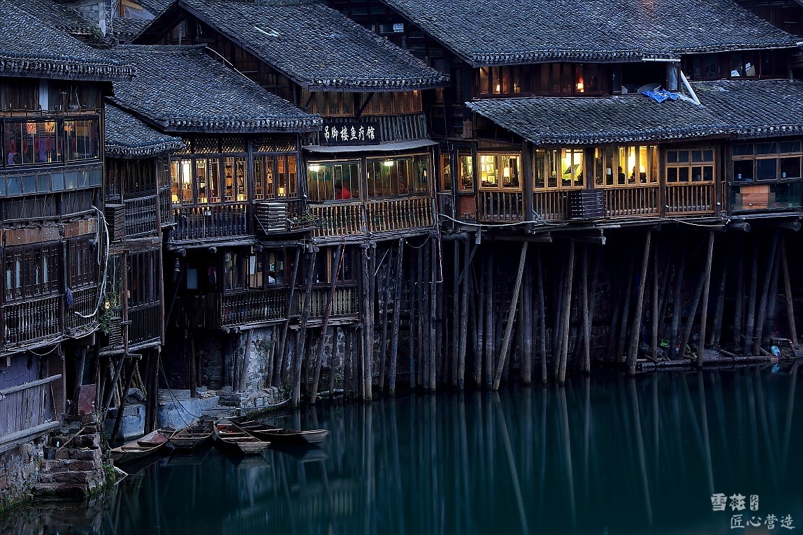 changan-moon:  Water towns in China via 雪花建筑. 