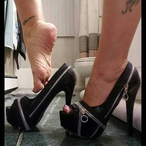 XXX SHOE TEASE photo