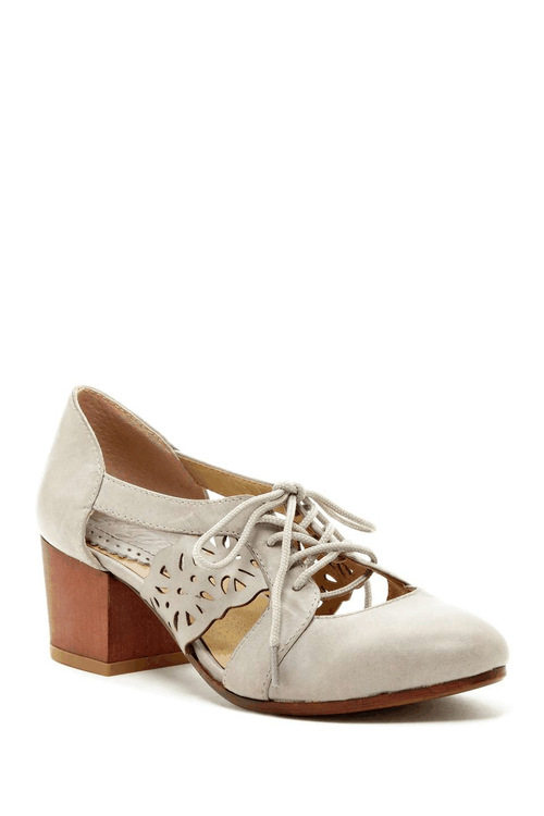High Heels Blog Mary Chunky Heel PumpYou’ll love these Shoes. Promise! via Tumblr