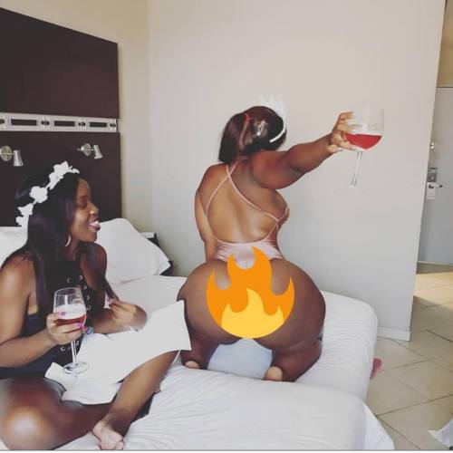 Awesomeblack-Girls:  Delicious Black Babes Are Desperate To Meet Men!