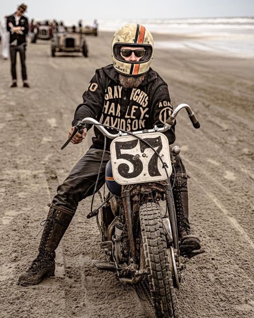 davidcarlophotography:@blackhorsecycle @t.r.o.g._official 2019 #trog #vintagemotorcycles #harleydavidson #wildwoodnj #beachdrags #racer https://www.instagram.com/p/CFpMWthheIA/?igshid=5ag22imoslgj