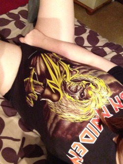 allweseemtodoistalkaboutsexx:  Iron maiden are my favourite band  Cute socks and a Maiden shirt? How could I not reblog.