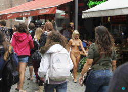 femmeboutique girls in public