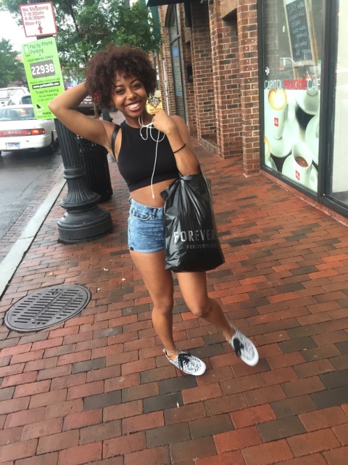 chocolatecakesandthickmilkshakes:  unicornsvsturtles:  Blackout day 😁🌞  big up DC. I can always tell by the street lights. OH!! you are lovely.   I can tell by the inside of that train