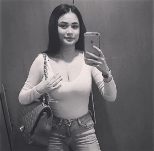 13ravi: largestgirlscolection: largestgirlscolection: largestgirlscolection: socialisthotgirls: farh