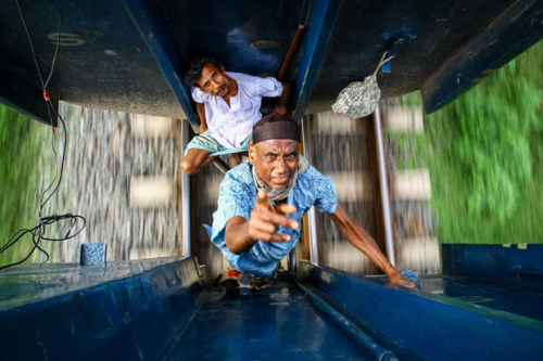 (via Train-Hopping to Work: The Life-Threatening Journey of Bangladesh’s Working Class - Featu