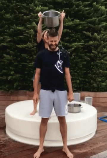 thomasmullersabae:  Shakira and Pique doing the Ice Bucket Challenge 