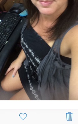 txcpln30s:  425ccs:  Hot and horny today at work!  Had fun with a little pussy peepshow.  😈  Mmmmmm….I can’t wait to taste you and rub my peach against that pretty pussy!!!!! 💜💖 