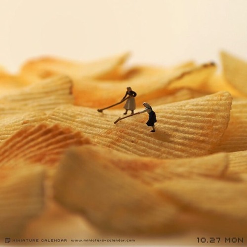 talesfromweirdland:Miniature dioramas by Japanese artist, Tatsuya Tanaka. He has been making one eve