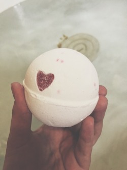 obsessed-with-lush:  Lover Lamp ❤️