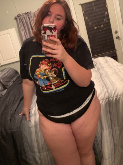 curvesandblunts-deactivated2020:Princess 🖤🥀