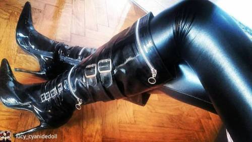 Credit to @lucy_cyanidedoll : New rock leather boots if u want to buy, DM me for more info #leather 