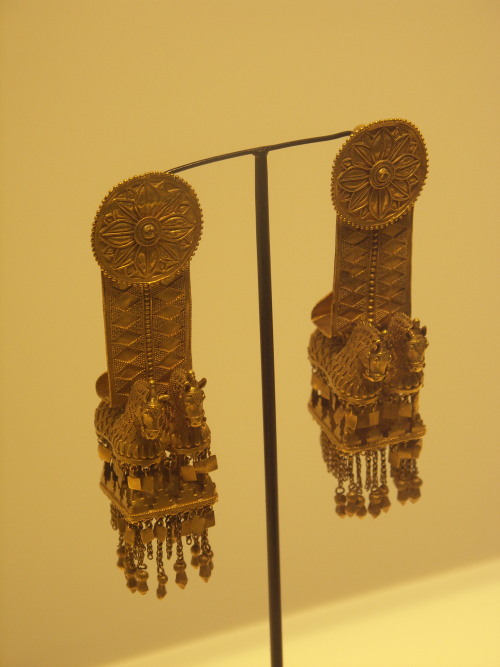 Temple pendantsGold, L 13 cm.Shida Kartli, AkhalgoriMuseum of GeorgiaPeriod 4th century B.CPictures 