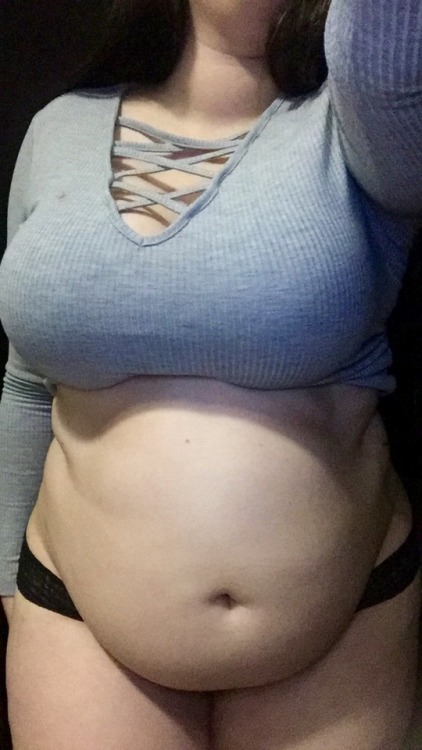 sb131: Midnight snacking and belly hang