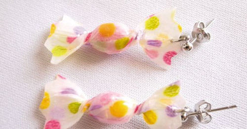 The pierced earring of a Candy. o(≧▽≦o)o(≧▽≦)o The fake pierced earring coated with resin. 